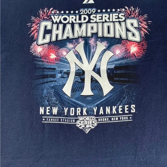 New York Yankees Champion T-Shirt - Picture 5 of 6